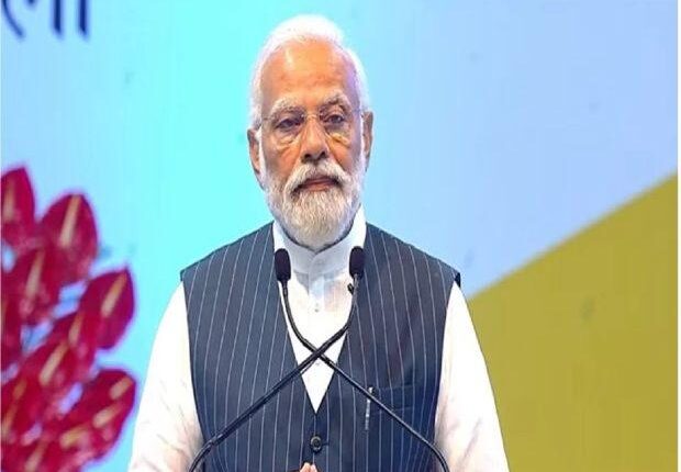 Today, Narendra Modi will descend on Prakhari Maidan